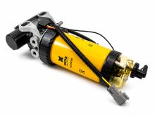 Sestava - Filtr palivový, držák, el. podávací čerpadlo paliva pro JCB Sestava - Filtr palivový, držák, el. podávací čerpadlo paliva pro JCB
